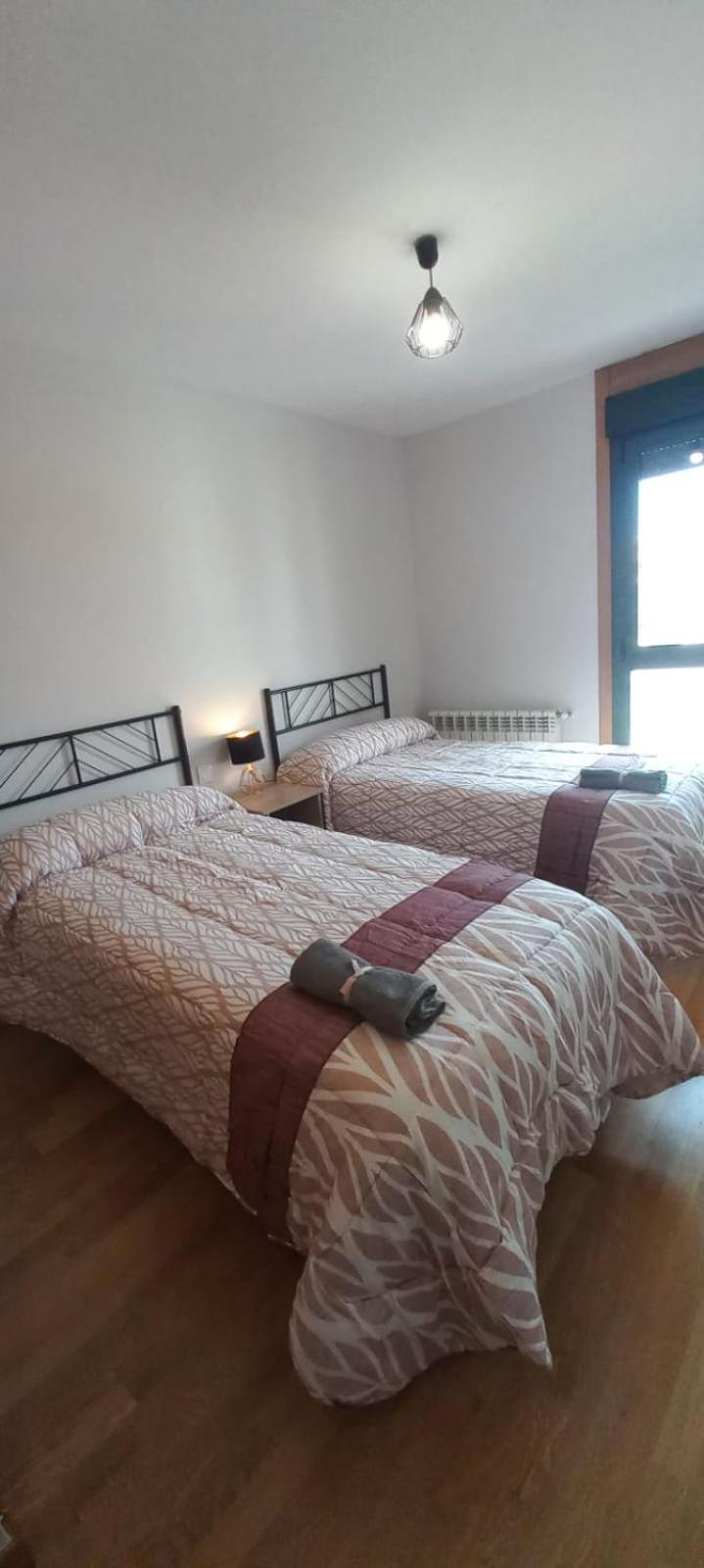 Apartamento Con 2 Dormitorios, Garaje Y Terraza Junto A 巴利亚多利德 外观 照片