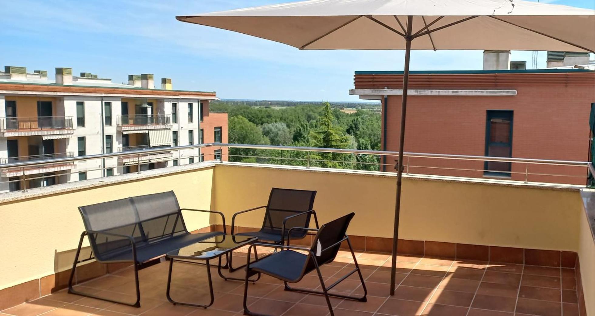 Apartamento Con 2 Dormitorios, Garaje Y Terraza Junto A 巴利亚多利德 外观 照片