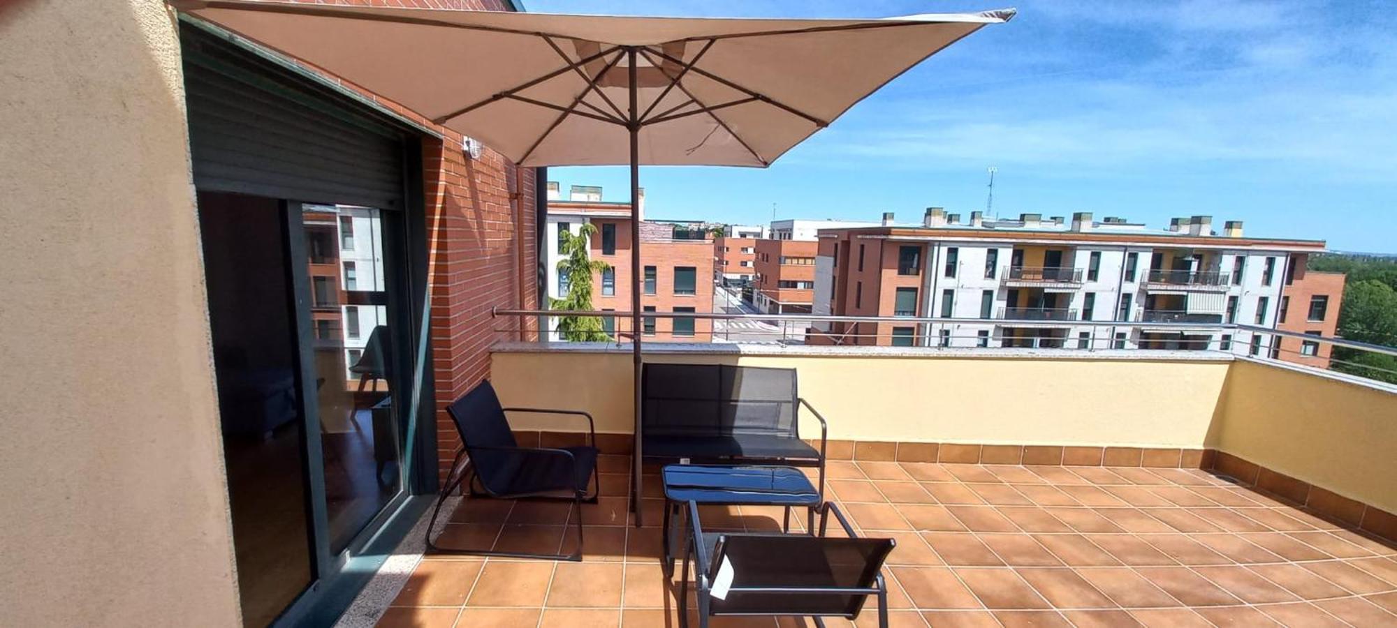 Apartamento Con 2 Dormitorios, Garaje Y Terraza Junto A 巴利亚多利德 外观 照片